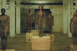 Благодаря Бейонсе вещи с полумесяцем бренда Marine Serre стали искать на 426% чаще