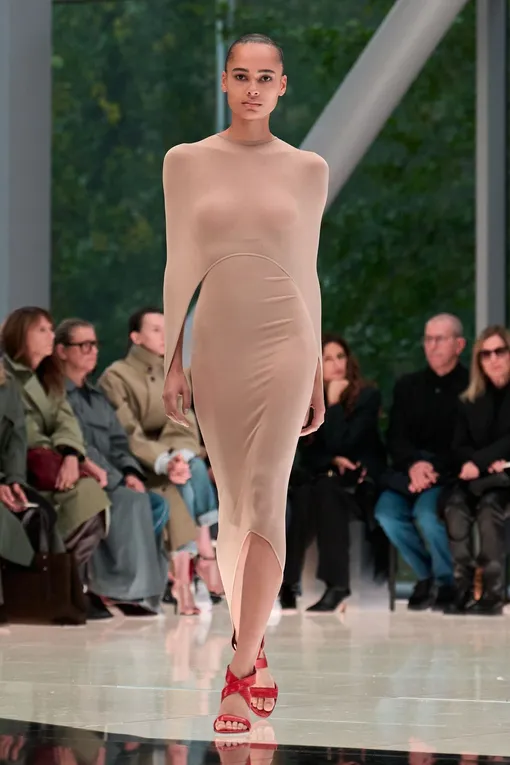 Alaïa весна-лето 2025 Alaïa весна-лето 2025
