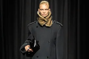 Мех везде и всюду: как выглядят самые модные аксессуары сезона Мех везде и всюду: как выглядят самые модные аксессуары сезона