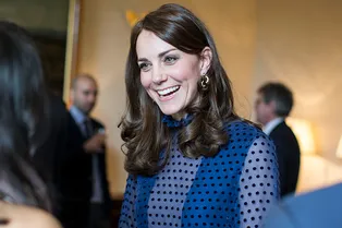 «Голые» платья по-королевски: 6 нарядов, в которых монаршие особы едва не нарушили дресс-код