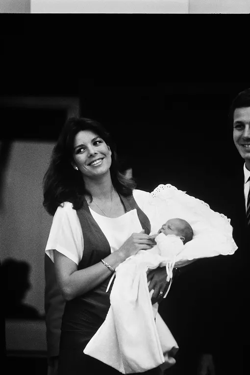 Принцесса Монакская Каролина с новорожденным сыном Андреа Альбертом, 1 июня 1984 года