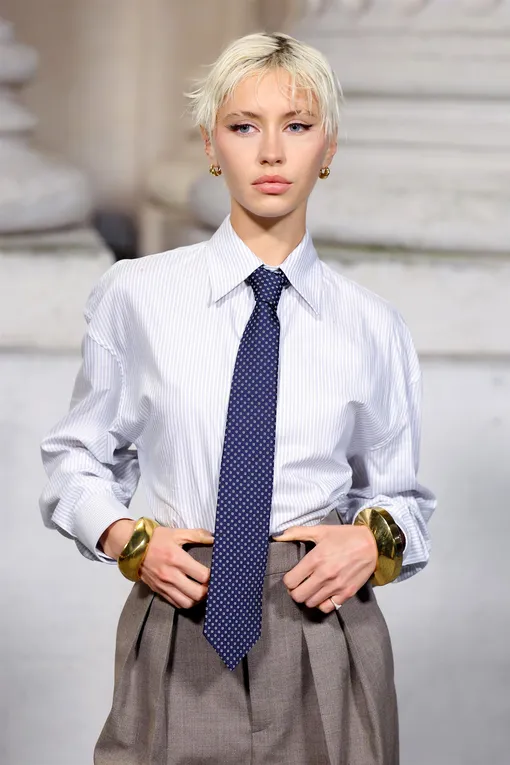 Айрис Лоу в. Saint Laurent