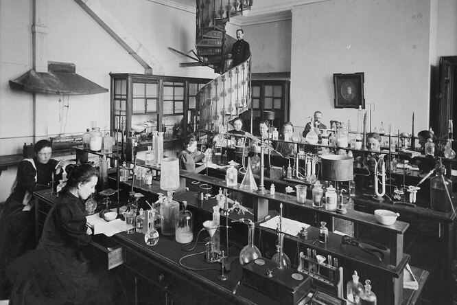 Отдел органической химии на Бестужевских курсах в Санкт-Петербурге (1903)