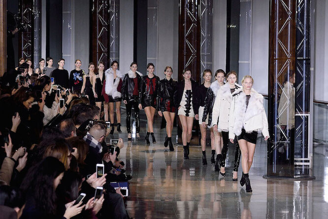 Неделя моды в Париже: Anthony Vaccarello Неделя моды в Париже: Anthony Vaccarello
