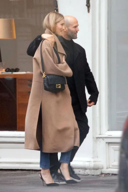 Роузи Хантингтон-Уайтли и Джейсон Стэйтем Роузи Хантингтон-Уайтли и Джейсон Стэйтем