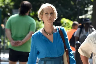 «Она думает, что все знает, но это не так»: легендарный стилист «Секса в большом городе» Патриция Филд рассказала о трудностях работы с Синтией Никсон