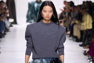 Модные свитеры 2026: главные тренды