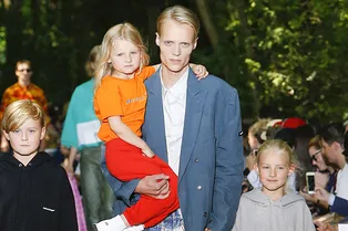 Отцы и дети: парижское шоу Balenciaga весна-лето 2018