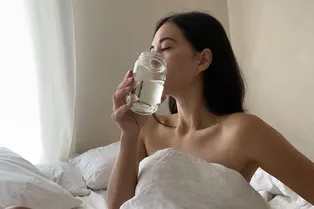 Холодная или теплая: какую воду нужно пить по утрам