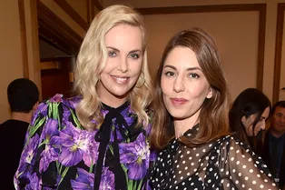 Шарлиз Терон, Кирстен Данст, София Коппола и другие на сцене Caesars Palace Шарлиз Терон, Кирстен Данст, София Коппола и другие на сцене Caesars Palace