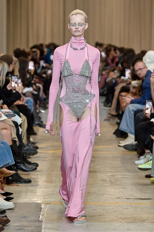 Burberry весна-лето 2023 Burberry весна-лето 2023