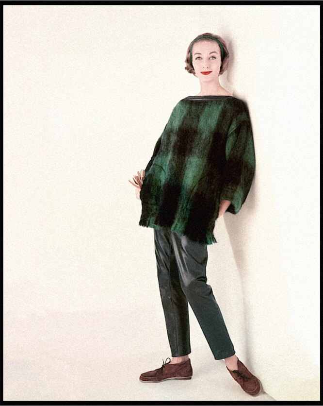 Модель в свитере и кожаных брюках Bonnie Cashin для журнала Glamour август 1958