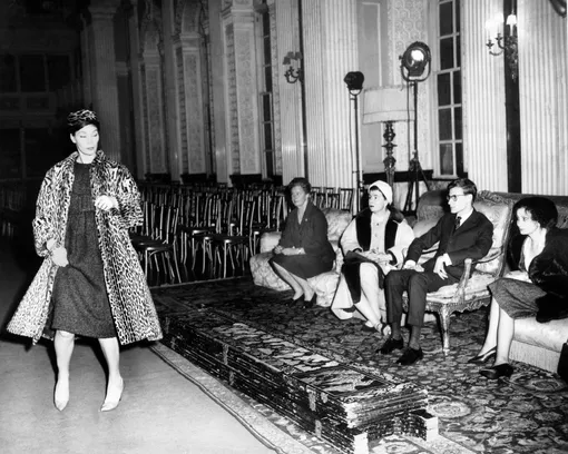Показ Dior в Бленхеймском дворце, 1958 Показ Dior в Бленхеймском дворце, 1958