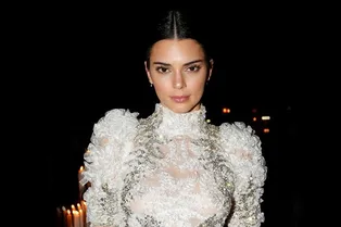 Очередное «голое» платье Кендалл Дженнер не скрыло отсутствия нижнего белья на модели