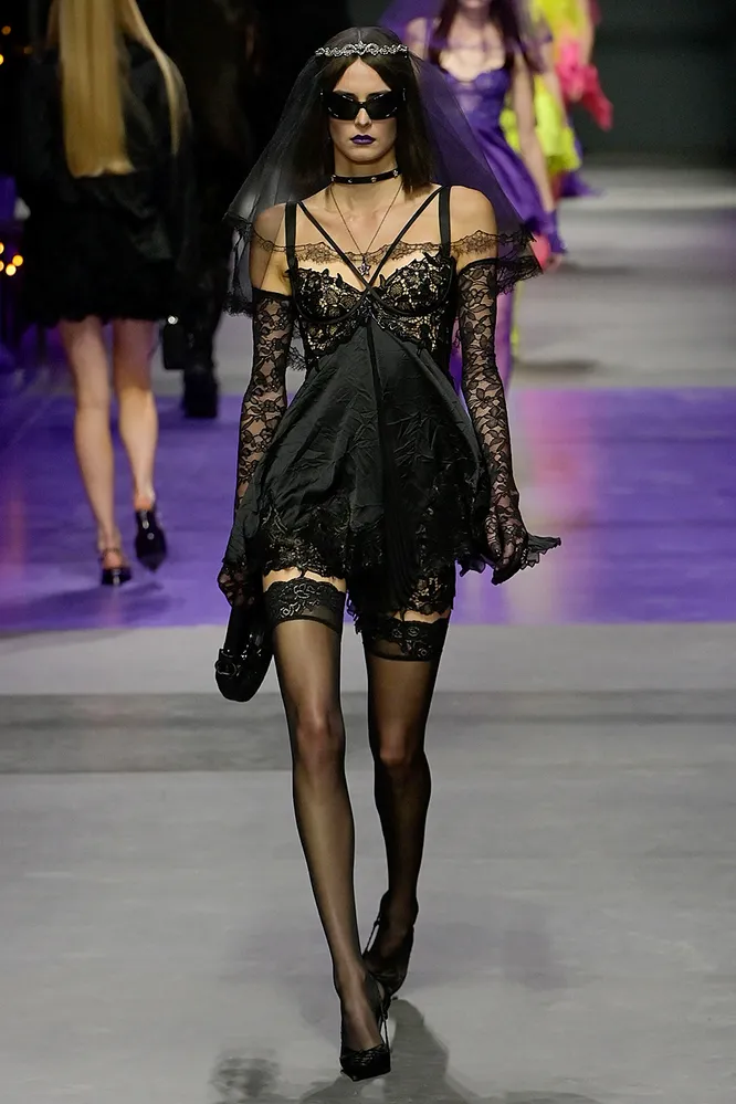 VERSACE весна-лето 2023 VERSACE весна-лето 2023