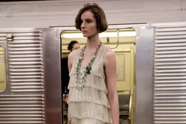 Если вы ищете одно нарядное платье на сезон, то это оно