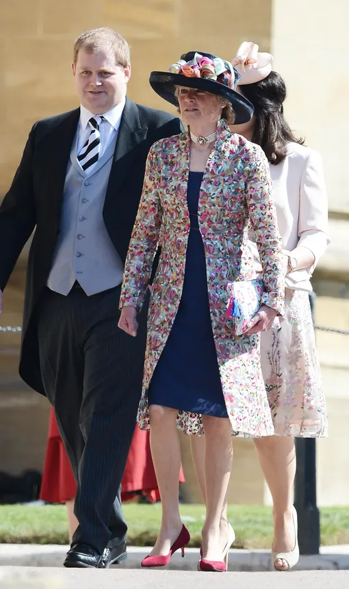 Сара Спенсер с сыном на свадьбе принца Гарри, 2018 год Сара Спенсер с сыном на свадьбе принца Гарри, 2018 год