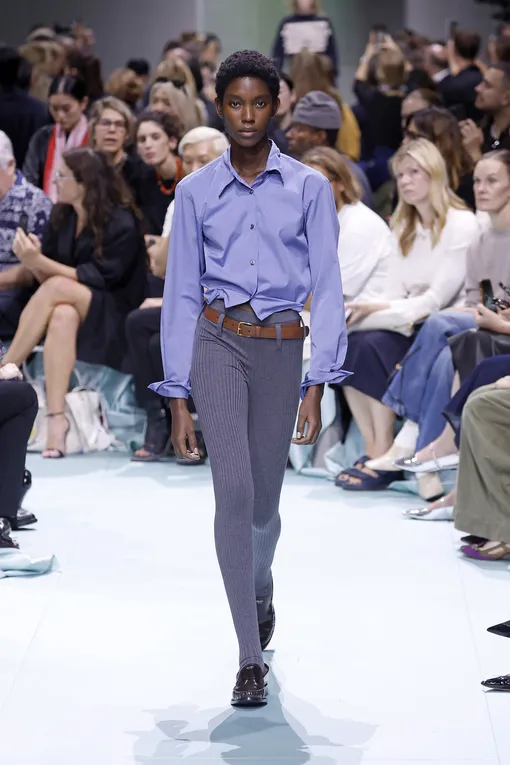 Prada весна-лето 2025