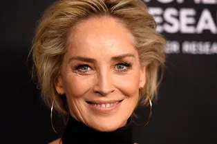 Шэрон Стоун заблокировали на сайте знакомств, потому что все подумали, что это фейк