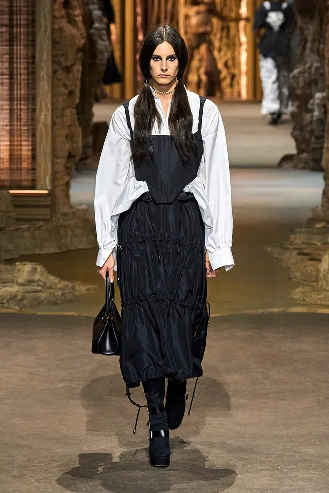 CHRISTIAN DIOR весна-лето 2023 CHRISTIAN DIOR весна-лето 2023
