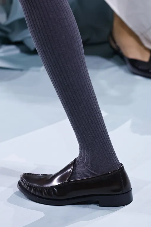 Prada весна-лето 2025