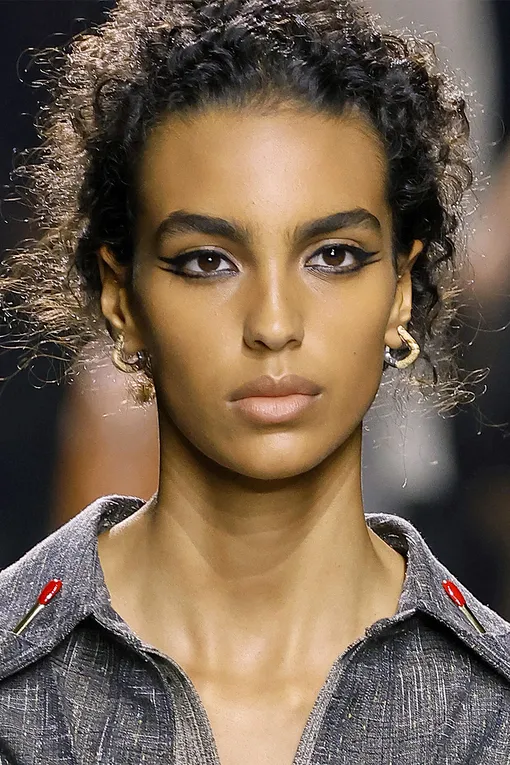 Bottega Veneta весна-лето 2025