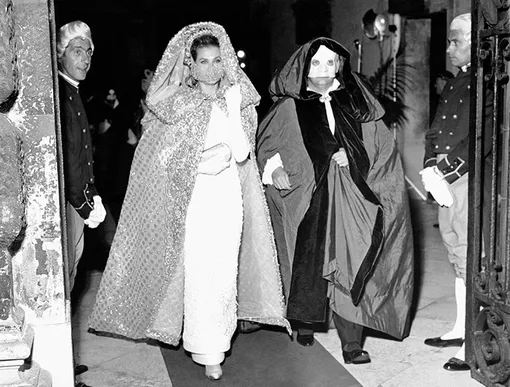 Грейс Келли и князь Ренье на вечеринке в Венеции, 1967 год