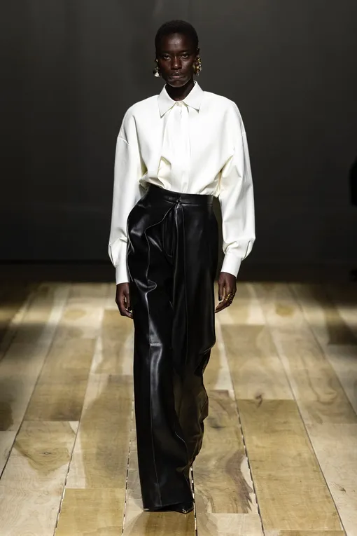 Alexander McQueen осень-зима 2023/24 Alexander McQueen осень-зима 2023/24