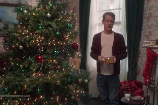 Маколей Калкин воссоздал сцену из фильма «Один дома» спустя почти 30 лет