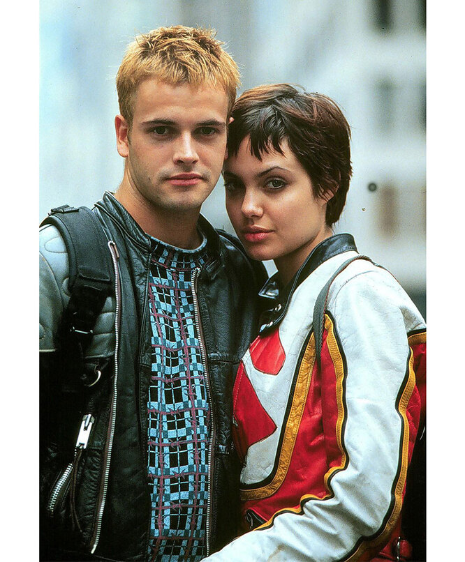 Анджелина Джоли и Джонни Ли Миллер в фильме «Хакеры», 1995 год Анджелина Джоли и Джонни Ли Миллер в фильме «Хакеры», 1995 год