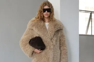 Где купить модную длинную шубу из искусственного меха на зиму Где купить модную длинную шубу из искусственного меха на зиму