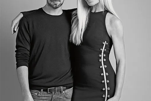Донателла Версаче: «Энтони cмог выразить суть Versus Versace, не изменяя своему стилю» Донателла Версаче: «Энтони cмог выразить суть Versus Versace, не изменяя своему стилю»