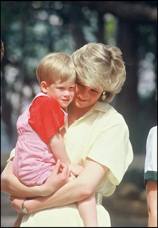 Принцесса Диана и принц Гарри в 1987 году