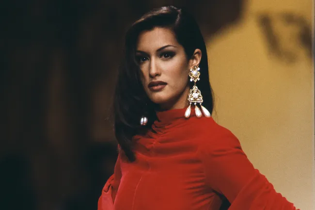 10 платьев и костюмов в культовом оттенке Valentino Red