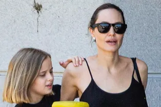 Этим летом носим идеальные кожаные тапочки, как у Анджелины Джоли