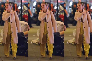 Шелковые брюки и прямое пальто: Скарлетт Йоханссон на прогулке в Нью-Йорке