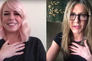 Дженнифер Энистон устроила сюрприз для медсестры, заразившейся коронавирусом