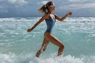 Слитный купальник в спортивном стиле — инвестиция на все времена. 11 самых красивых вариантов