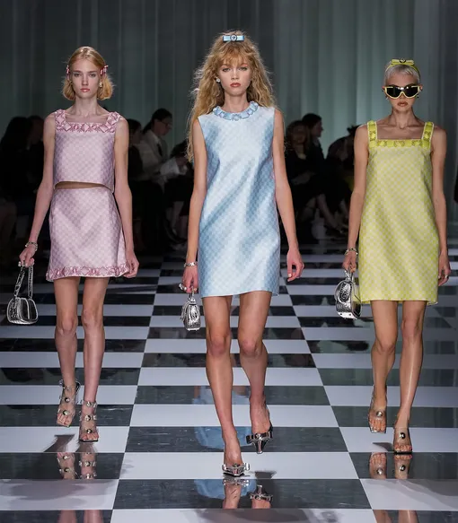 VERSACE весна-лето 2024 VERSACE весна-лето 2024