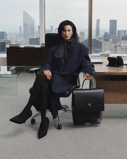 Белла Хадид в рекламной кампании Balenciaga Garde-Robe