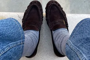 Этой весной меняем белые носки — на серые