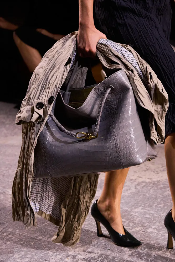 Bottega Veneta весна-лето 2025