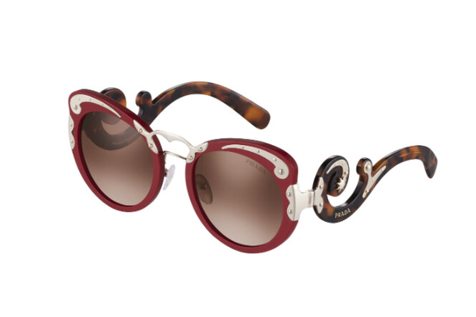 Вещь дня: культовые очки Prada с барочными узорами