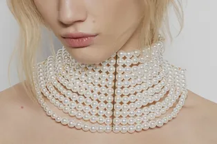 Один штрих — и вы готовы к вечеринке: акцентное ожерелье решает все