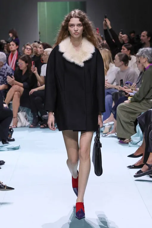 Prada весна-лето 2025