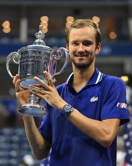 Даниил Медведев с наградой US Open