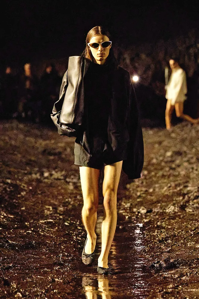 Balenciaga весна-лето 2023 Balenciaga весна-лето 2023