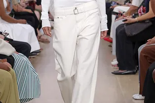 Основа летнего гардероба: 7 пар белых широких джинсов 