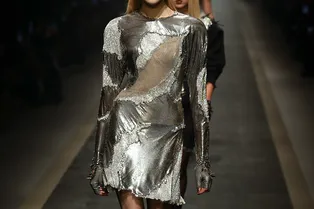 Не только база: платье-кольчуга — самый эффектный тренд сезона