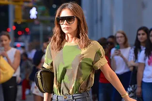 Виктория Бекхэм продемонстрировала стройные ноги